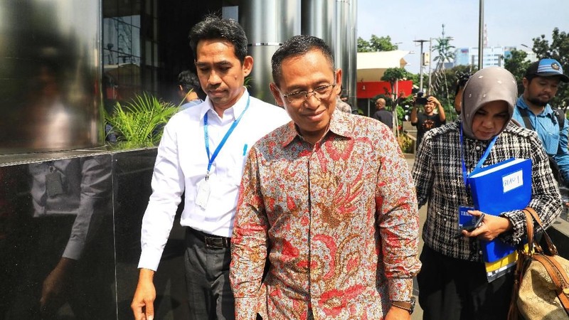 Keduanya diperiksa sebagai saksi untuk Sofyan Basir yang telah ditetapkan sebagai tersangka oleh KPK dalam kasus dugaan tipikor proyek PLTU Riau-1.
