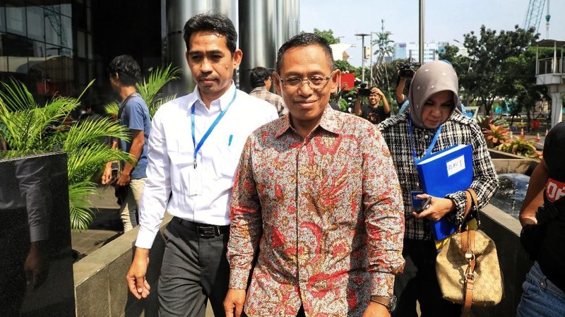 Keduanya diperiksa sebagai saksi untuk Sofyan Basir yang telah ditetapkan sebagai tersangka oleh KPK dalam kasus dugaan tipikor proyek PLTU Riau-1.