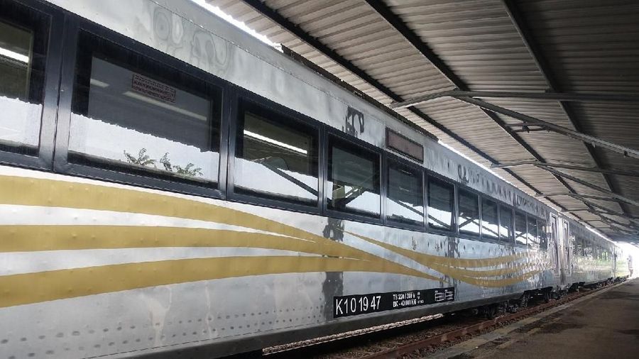 PT Kereta Api Indonesia (Persero) meluncurkan kereta sleeper jenis baru dengan nama Luxury 2 dalam rangka menyambut periode Angkutan Lebaran 2019.