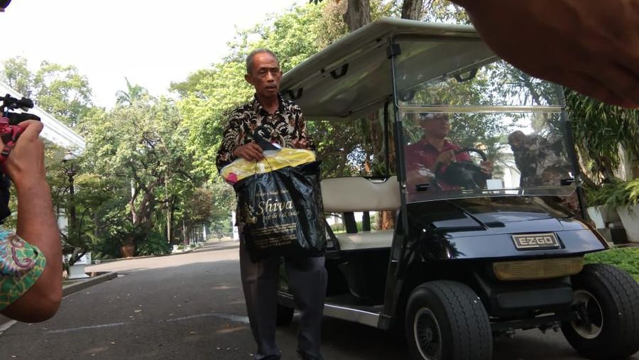 Sejumlah pedagang korban kericuhan aksi demo 22 Mei 2019 di kawasan Thamrin, bertemu dengan Presiden Joko Widodo (Jokowi) di Istana Merdeka,