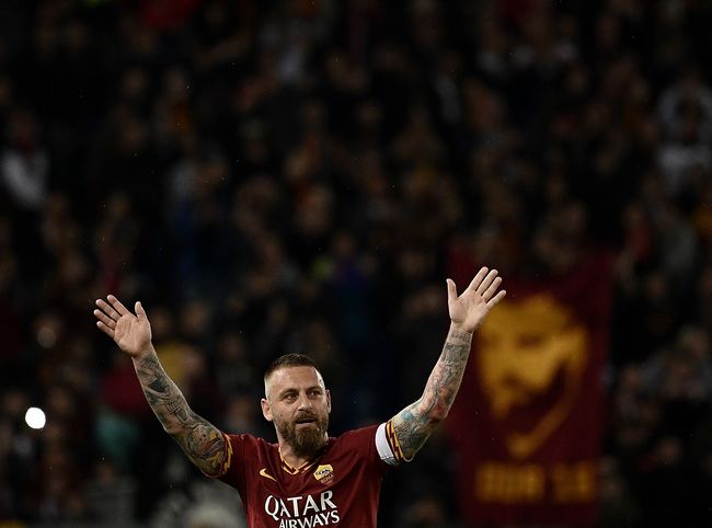 Perpisahan Emosional De Rossi Usai 18 Tahun Mengabdi di Roma