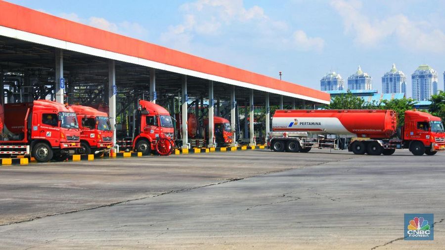 Terjadi insiden tangki BBM terbakar dini hari tadi di Tol Cawang, menyebabkan tewasnya 3 orang sampai saat ini.