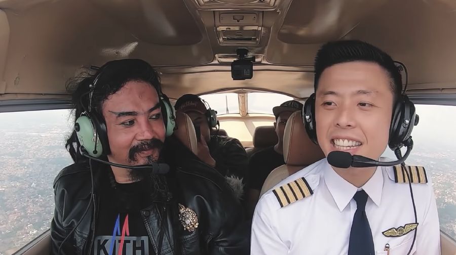 Kemenhub kembali memberikan lisensi terbang pesawat single engine kepada pilot dan YouTuber Vincent Raditya.