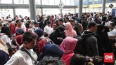 Kementerian Perhubungan (Kemenhub) melalui Ditjen perkeretaapian memprediksi puncak arus mudik pada Lebaran tahun 2019 yang menggunakan jasa angkutan kereta api jatuh pada tanggal 31 Mei. (CNNIndonesia/Safir Makki).