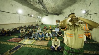Salat Tarawih di Masjid 'Perut Bumi' ala Karyawan Freeport
