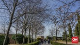 Komplek seluas 14 hektare ini terletak di Bukit La Sabica, Granada, Spanyol. Kompleks Istana Alhambra mulai dibangun bertahap oleh Dinasti Nasrid, Kerajaan Islam terakhir di Spanyol.