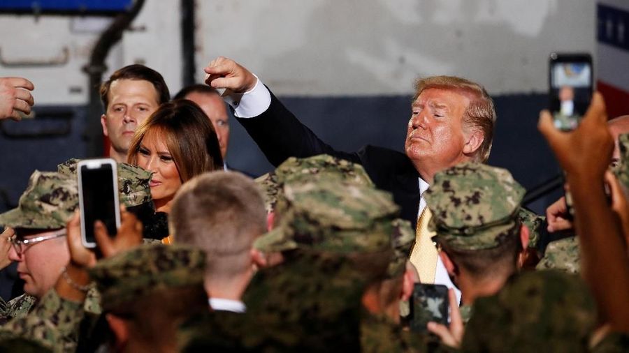 U.S. President Donald Trump and first lady Melania Trump interact with military personnel aboard the USS Wasp as they participate in a Memorial Day Address in Yokosuka, south of Tokyo, Japan May 28, 2019. REUTERS/Issei Kato