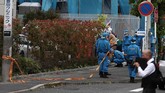 Insiden terjadi pada pagi hari ketika halte dan stasiun kereta tengah ramai oleh calon penumpang. (Photo by Behrouz MEHRI / AFP)