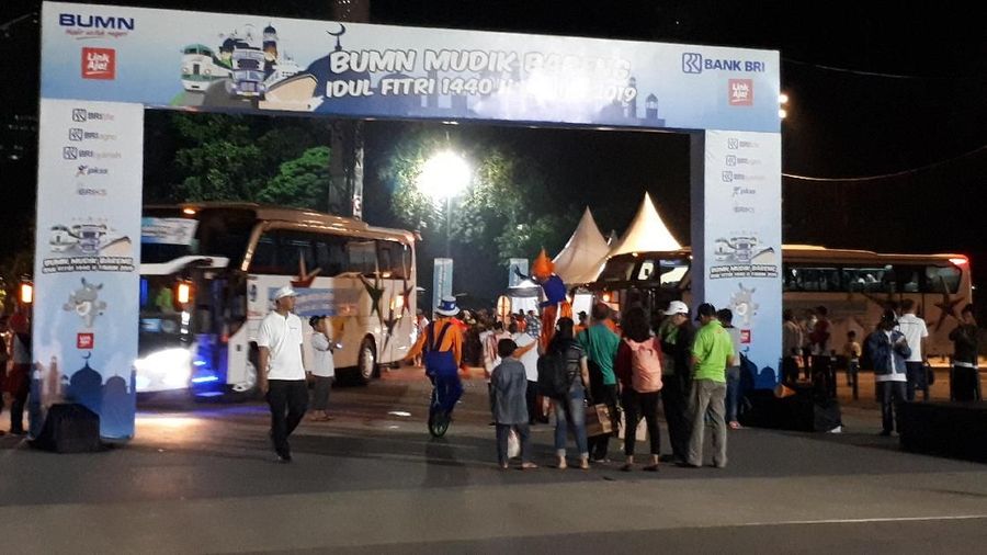 PT Bank Rakyat Indonesia Tbk (BBRI) memberangkatkan 15 ribu pemudik tahun ini. Angka ini naik dibanding dengan tahun sebelumnya yaitu 12.200 orang.