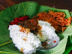 Sejarah Kenapa Nasi Jamblang Dibungkus Daun Jati