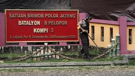 Polisi Uji Proyektil Peluru Penembakan Mako Brimob Purwokerto