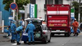 Aparat keamanan berhasil mengamankan sang pelaku. Pria tersebut ikut terluka akibat menusuk dirinya sendiri setelah menikam belasan orang tersebut. (Photo by Behrouz MEHRI / AFP)