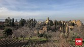 Istana Nasrid yang terlihat dari kejauhan merupakan bangunan utama di Alhambra dan tempat tinggal Raja Nasrid pada 1309.