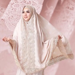 Syahrini Luncurkan Mukena Rp 3,5 Juta, Begini Penampakannya