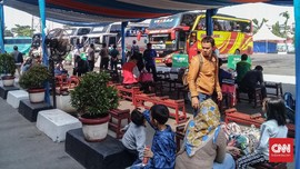 Penghasilan Pengemudi Bus saat Arus Mudik Melonjak