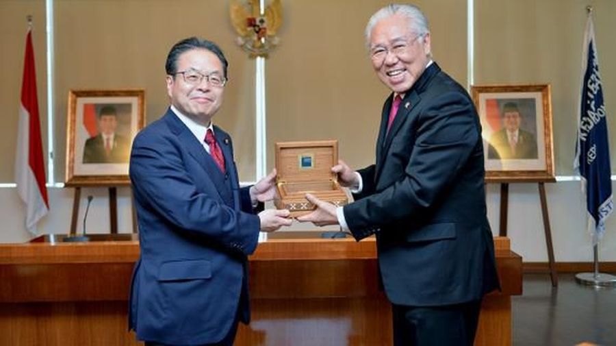 Menteri Perdagangan Enggartiasto Lukita siang tadi menerima kunjungan Menteri Ekonomi, Perdagangan dan Industri (METI) Jepang Hiroshige Seko di kantornya.