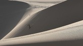 Meski kurang populer, praktik sandboarding dipercaya telah dilakukan sejak 2.000 tahun lalu.