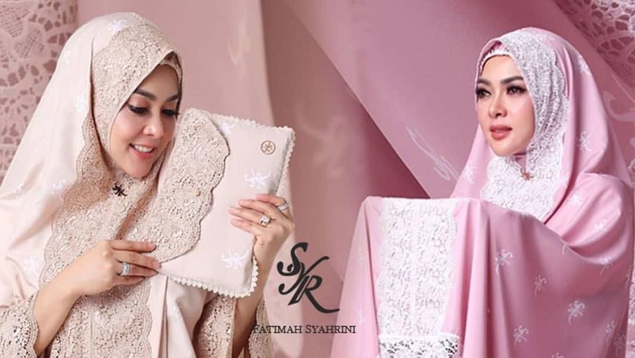 Baru saja penyanyi kondang Syahrini meluncurkan scarf dan mukena.