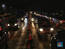 Ada Pengecekan SIKM, Tol Cikampek Arah Jakarta Padat