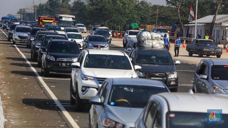 PT. Jasa Marga mengaktifkan 4 gardu satelit di Gerbang Tol Cikampek 1.