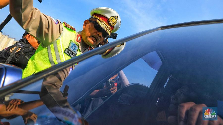PT. Jasa Marga mengaktifkan 4 gardu satelit di Gerbang Tol Cikampek 1.