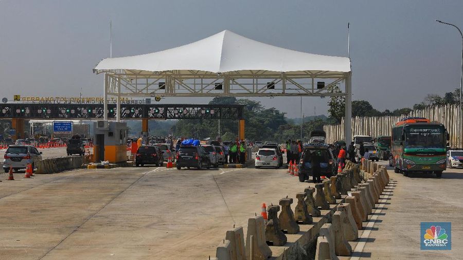 Perpanjangan rekayasa jalan ini telah dimulai sejak siang tadi dan belum diketahui akan berakhir sampai kapan.