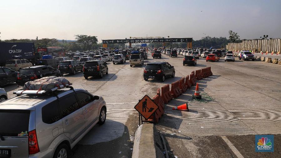PT. Jasa Marga mengaktifkan 4 gardu satelit di Gerbang Tol Cikampek 1.