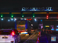 Penampakan Kendaraan Pemudik Via Tol Cikarang Utama Malam Ini