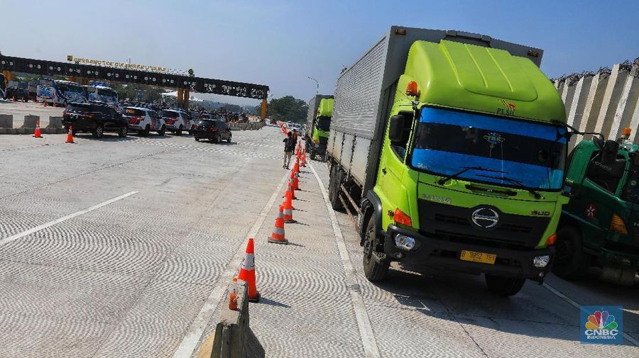 Angkutan truk akan dibatasi operasinya saat masa Nataru.