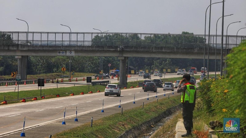 Dampak penerapkan sistem one way, saat ini situasi jalan ramai lancar.