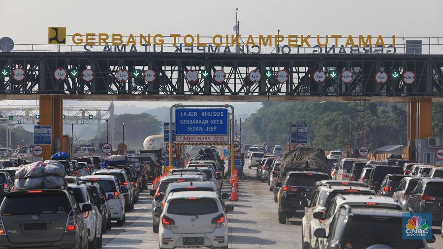 PT Jasa Marga Tbk (JSMR) telah memberlakukan rekayasa lalu lintas satu arah (one way) atau contraflow di jalan tol Jakarta-Cikampek.