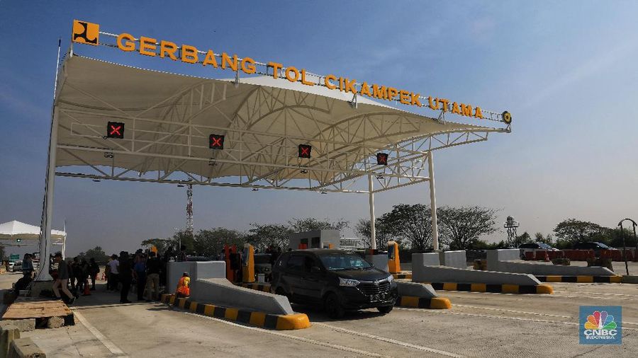 PT. Jasa Marga mengaktifkan 4 gardu satelit di Gerbang Tol Cikampek 1.