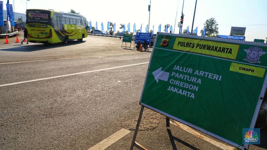 Agar sistem one way dari KM 70 hingga KM 263 dapat berjalan maksimal, gerbang Tol Cikopo di KM 72 saat ini ditutup sementara