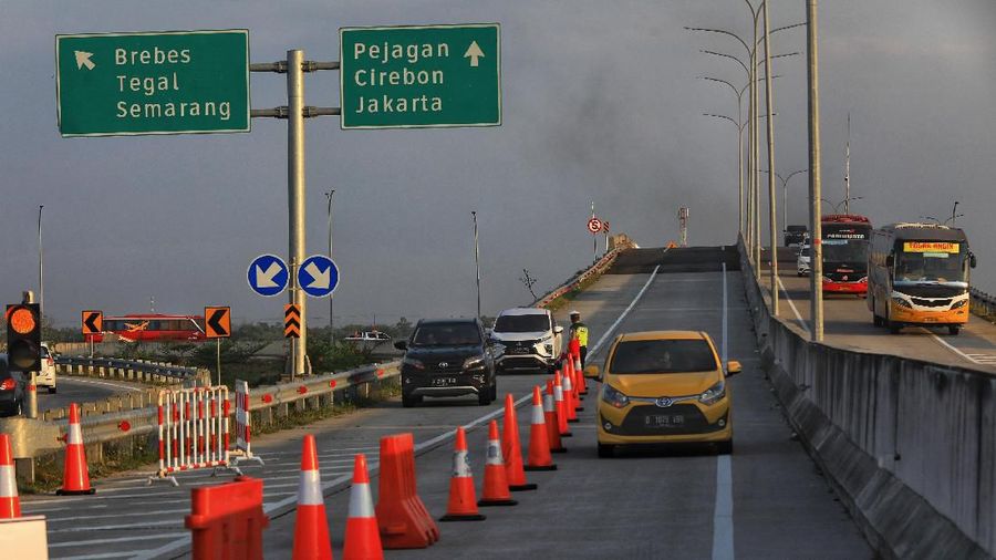 Sistem one way atau satu arah bakal diterapkan mulai KM 414 Kalikangkung, Tegal, hingga Km 70 Cikampek Utama.
