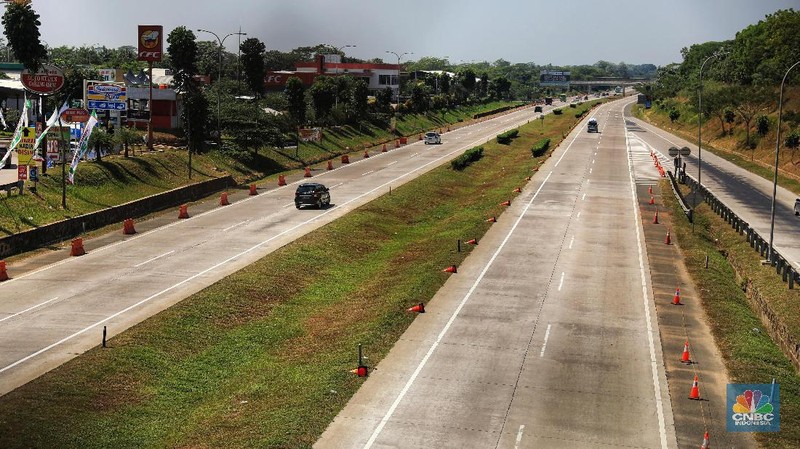 Pemberlakukan sistem one way mempengaruhi kepadatan kendaraaan di tol Cipali.