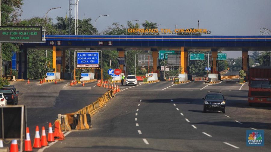 Tol Cikopo (վ/Andrean Kristianto)