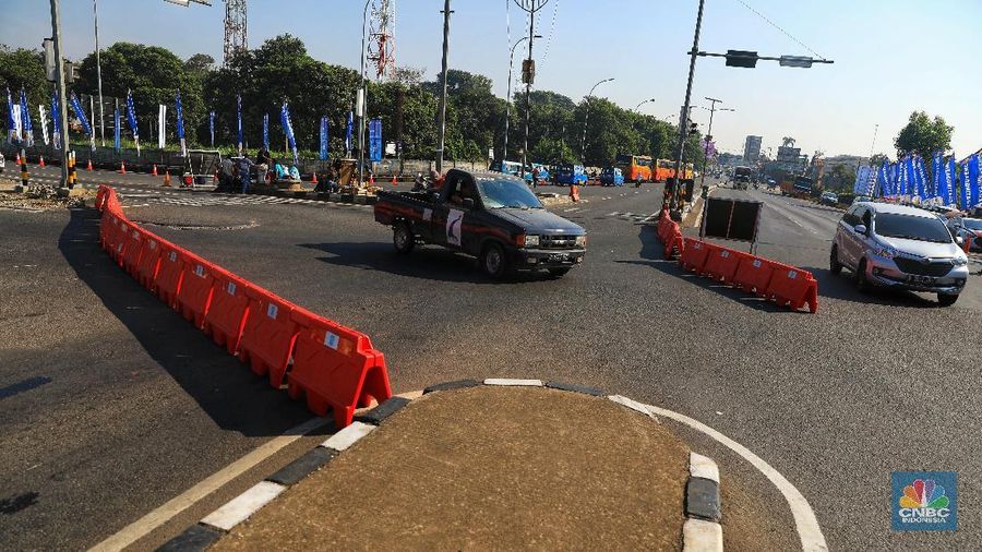 Agar sistem one way dari KM 70 hingga KM 263 dapat berjalan maksimal, gerbang Tol Cikopo di KM 72 saat ini ditutup sementara