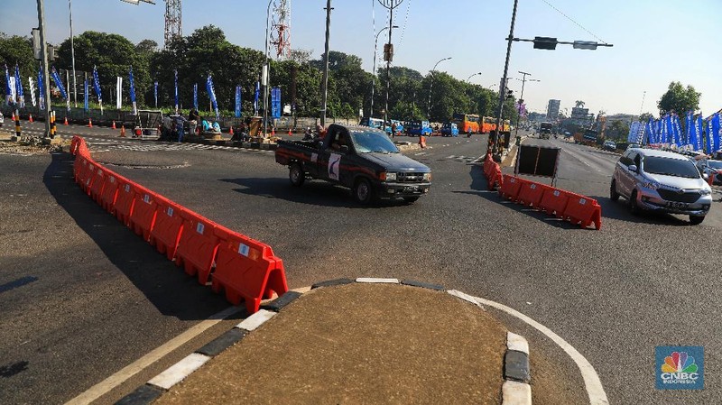 Agar sistem one way dari KM 70 hingga KM 263 dapat berjalan maksimal, gerbang Tol Cikopo di KM 72 saat ini ditutup sementara