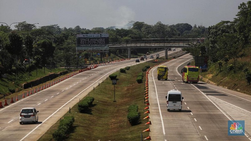 Pemberlakukan sistem one way mempengaruhi kepadatan kendaraaan di tol Cipali.