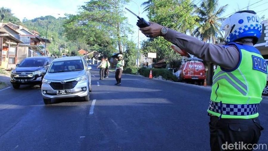 Pengalihan arus ini dilakukan agar mengurai kepadatan di wilayah Limbangan.