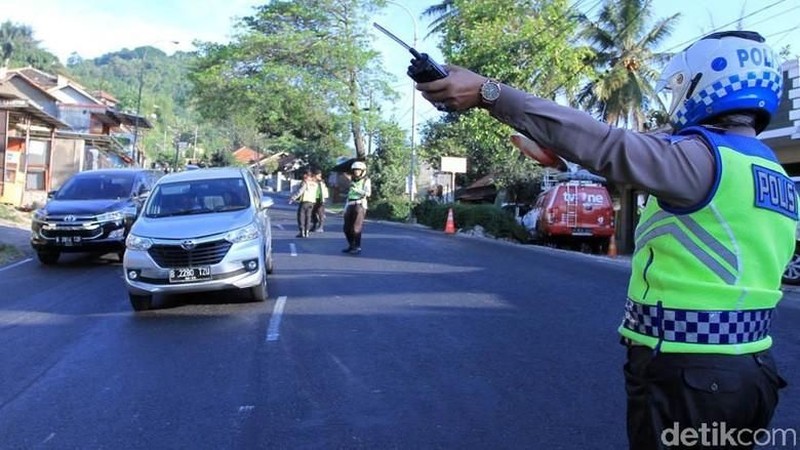 Pengalihan arus ini dilakukan agar mengurai kepadatan di wilayah Limbangan.