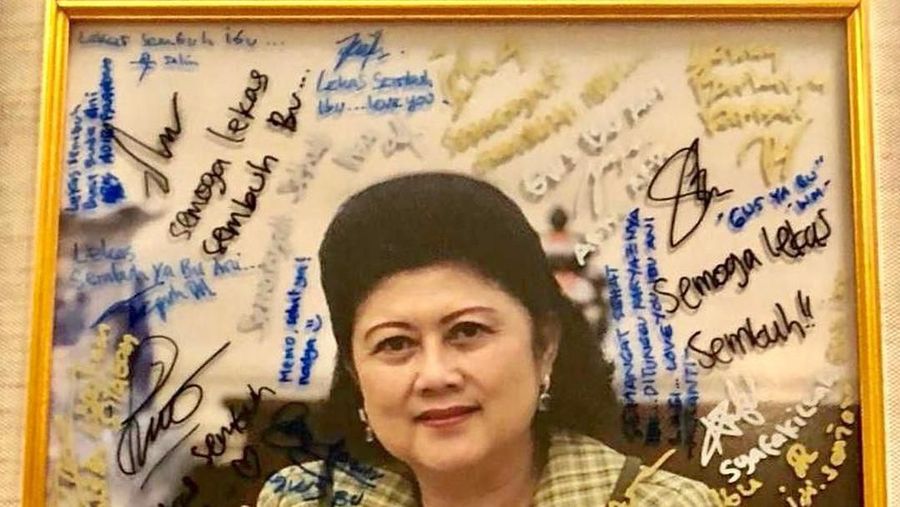 Istri Presiden RI ke-6 Susilo Bambang Yudhoyono, Ani Yudhoyono meninggal dunia pada Sabtu (1/6/2019) pukul 11.50 waktu Singapura.