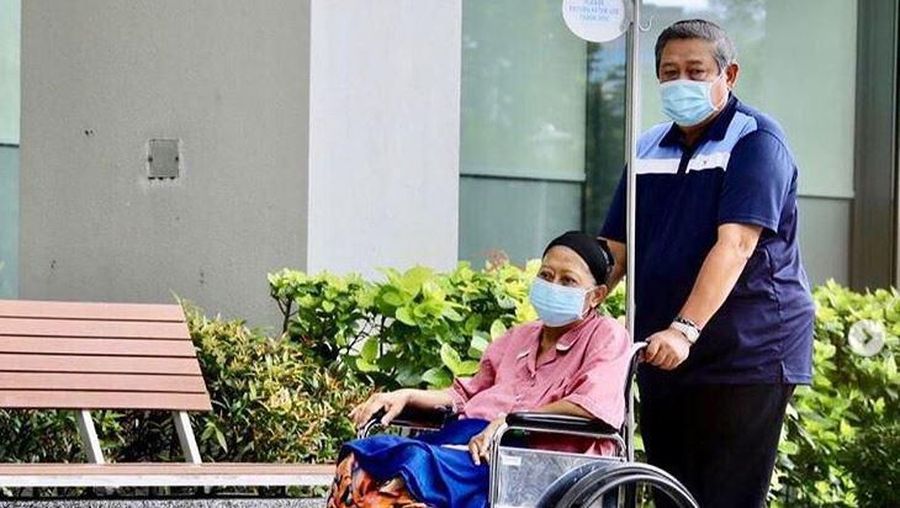 Istri Presiden RI ke-6 Susilo Bambang Yudhoyono, Ani Yudhoyono meninggal dunia pada Sabtu (1/6/2019) pukul 11.50 waktu Singapura.