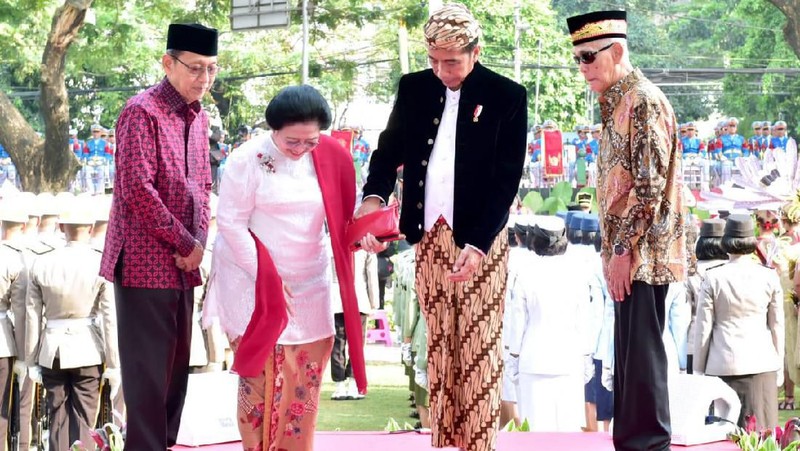 Presiden Joko Widodo (Jokowi) memimpin upacara peringatan Hari Lahir Pancasila, Sabtu kemarin (1/6/2019), sebelum melayat ke Cikeas.