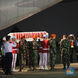 Jenazah Ani Yudhoyono Tiba di RI