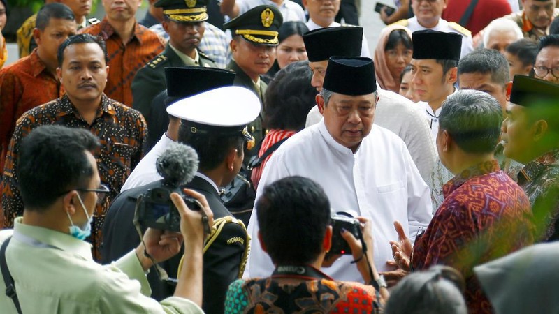 Jenazah mantan ibu negara Ani Yudhoyono akan diterbangkan dari Singapura ke Indonesia malam ini.