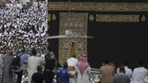 Tawaf menjadi salah satu ibadah yang terus dilakukan oleh umat muslim.