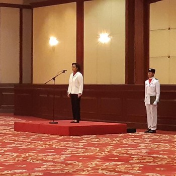 Gaya Santai Sri Mulyani Pimpin Upacara Hari Pancasila