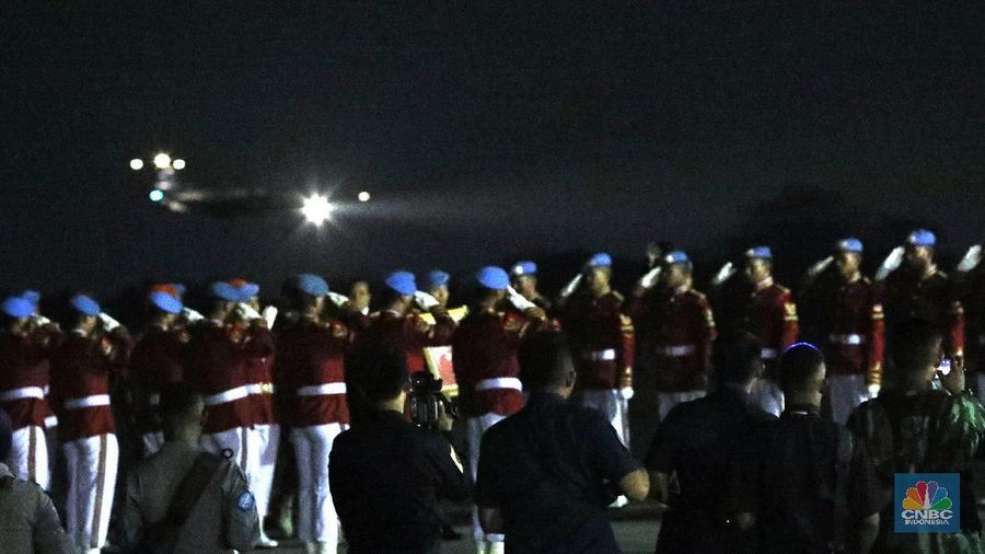 Jenazah Ani Yudhoyono diterbangkan diterbangkan pada pukul 20.37 waktu Singapura.