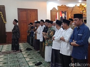 Niat Sholat Ghaib, Lengkap dengan Arab, Latin, Artinya